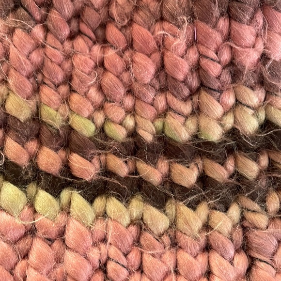 Hand-knitted hat - Picture 3 of 7